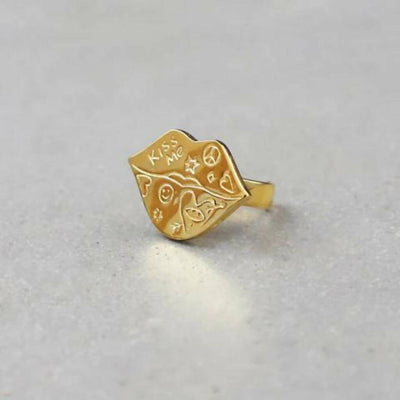 LIPS RING, PLATED IN 24K GOLD