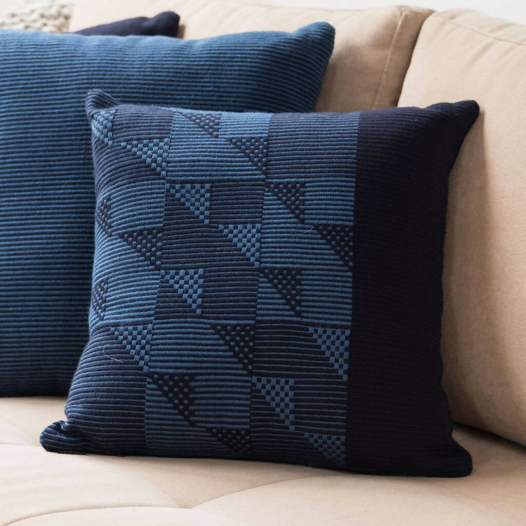 Jacintos Cushion Triangles in Line